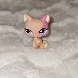 Littlest Pet Shop Authentic #1402 Pink and Cream Cat With Lavendar Eyes